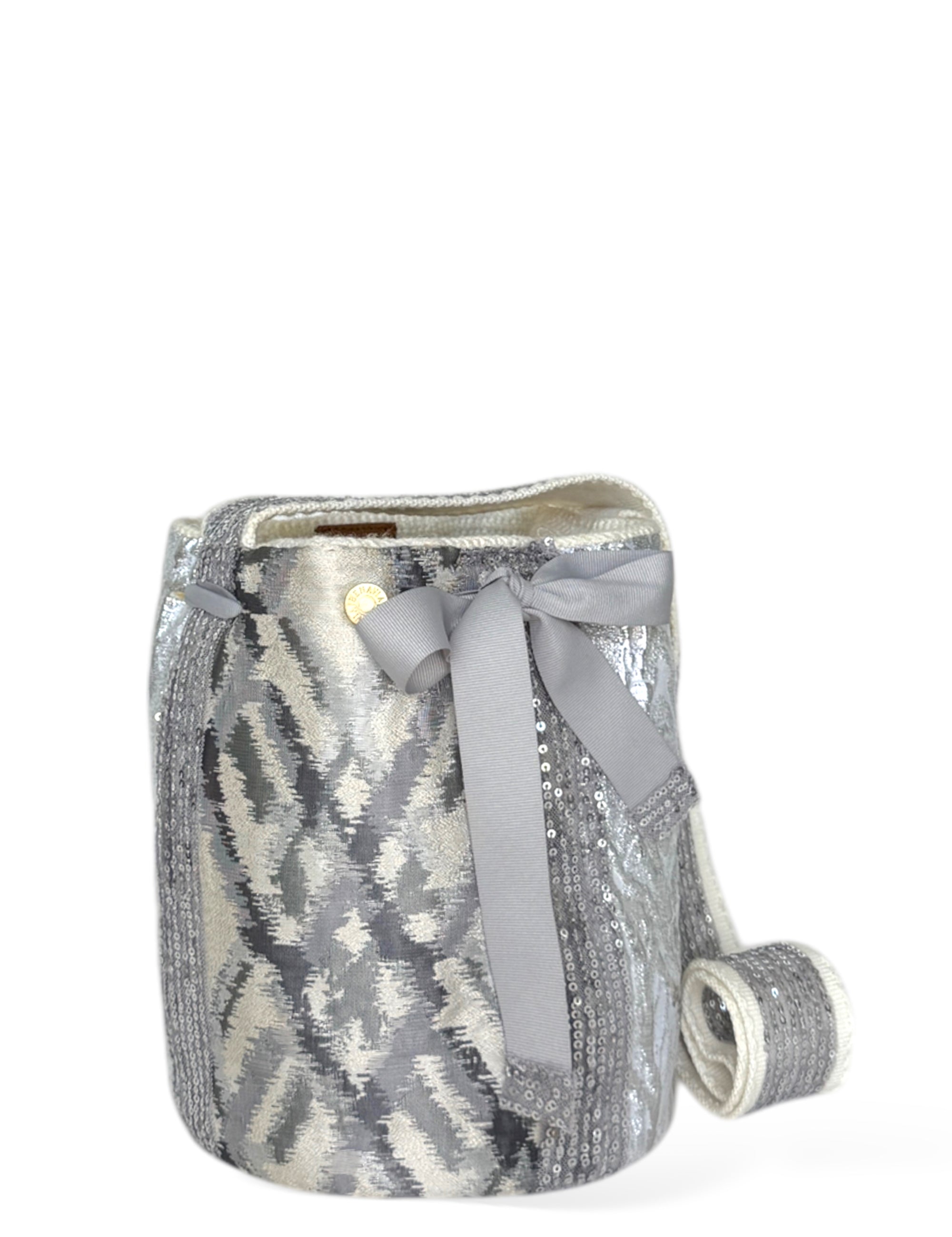 Cartera wayuu bag de algodón tejida a mano con aplicaciones de tela reciclada