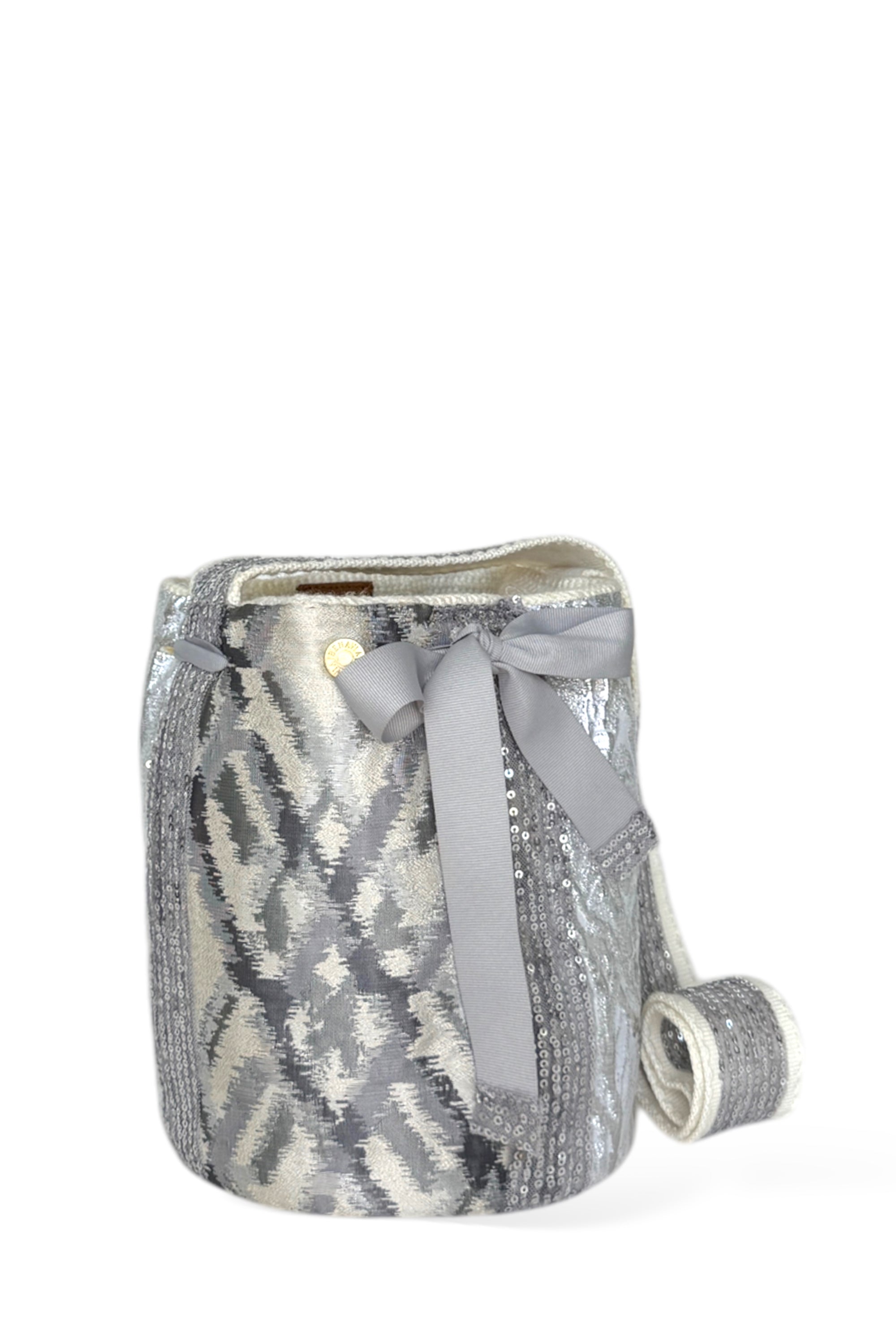 Cartera wayuu bag de algodón tejida a mano con aplicaciones de tela reciclada