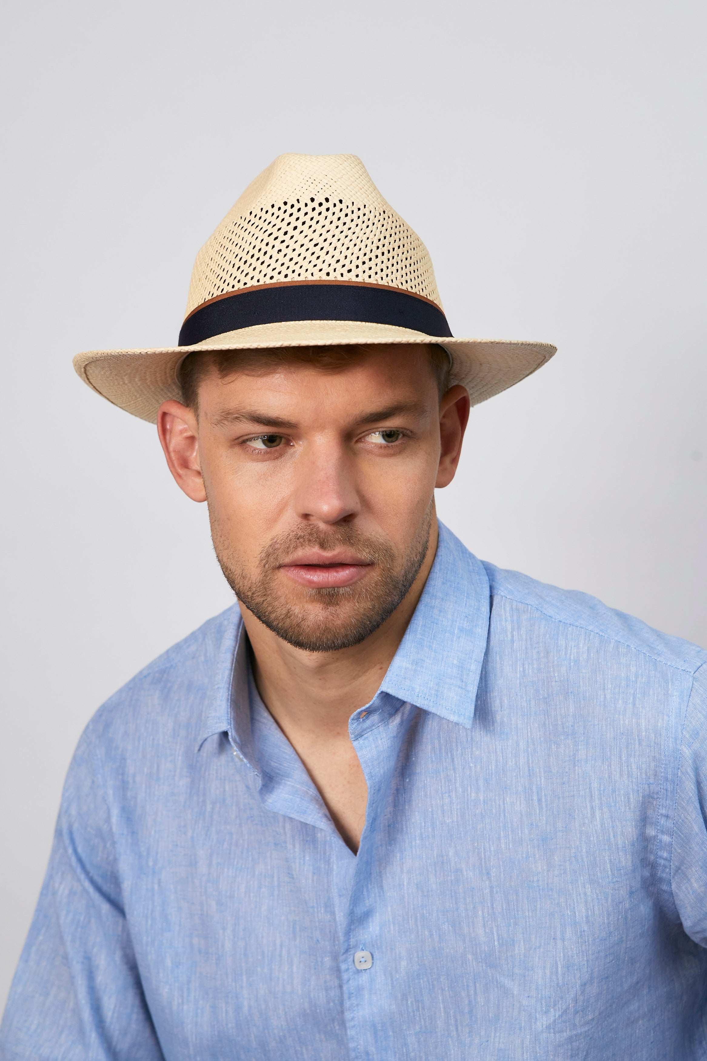 CALI - Fedora calado Ala corta