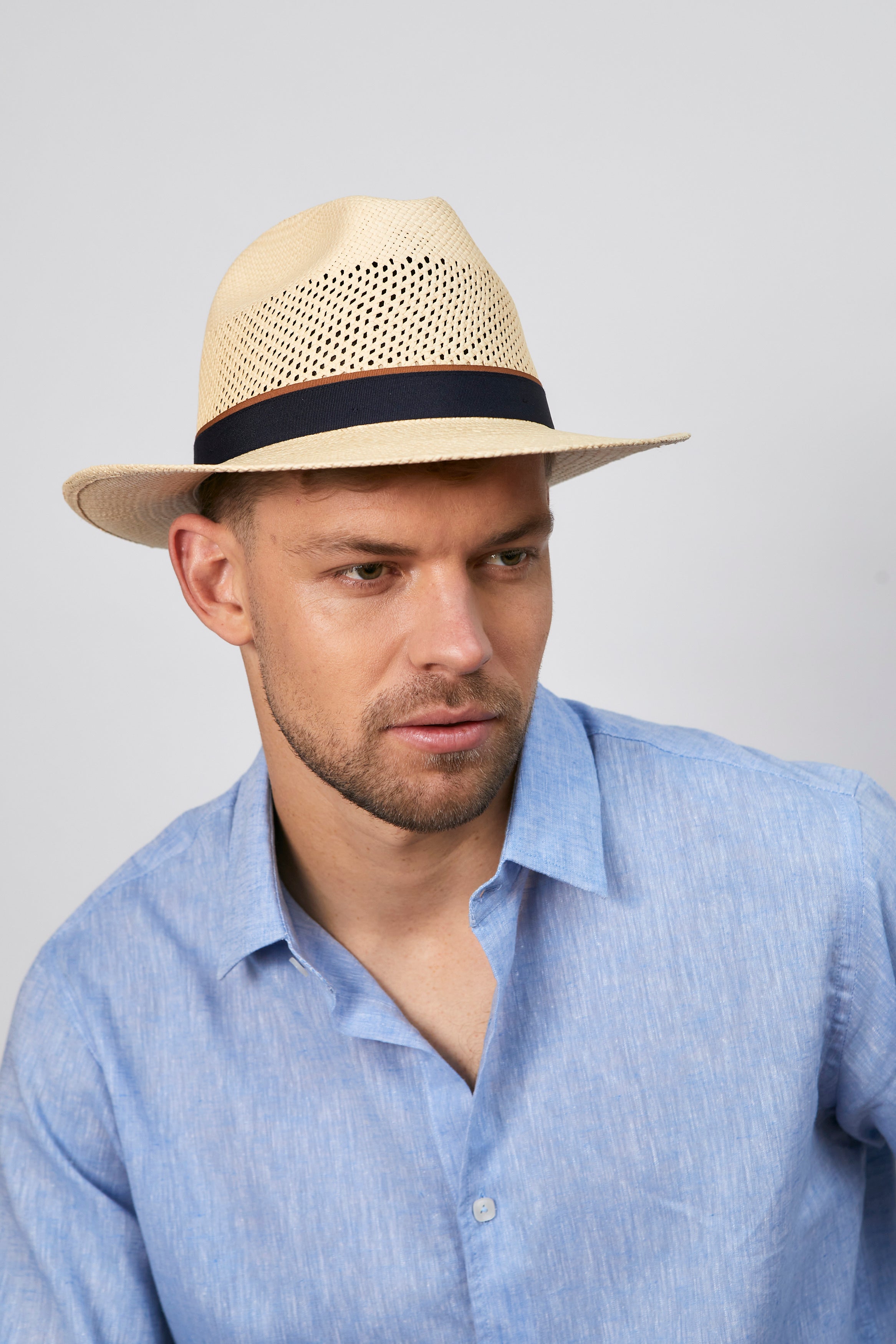 CALI - Fedora calado Ala corta