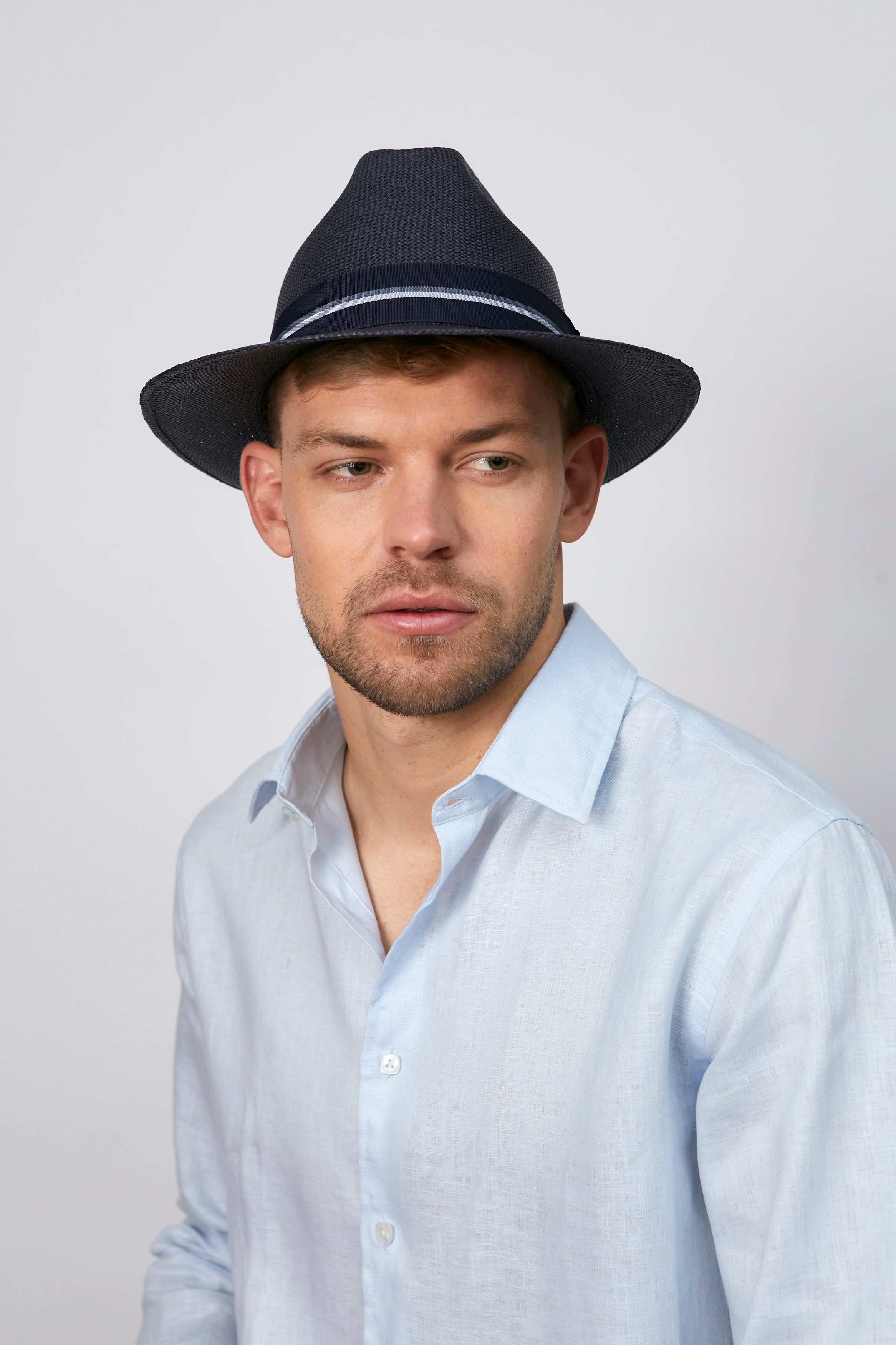 JUNO - Fedora clásico ala corta