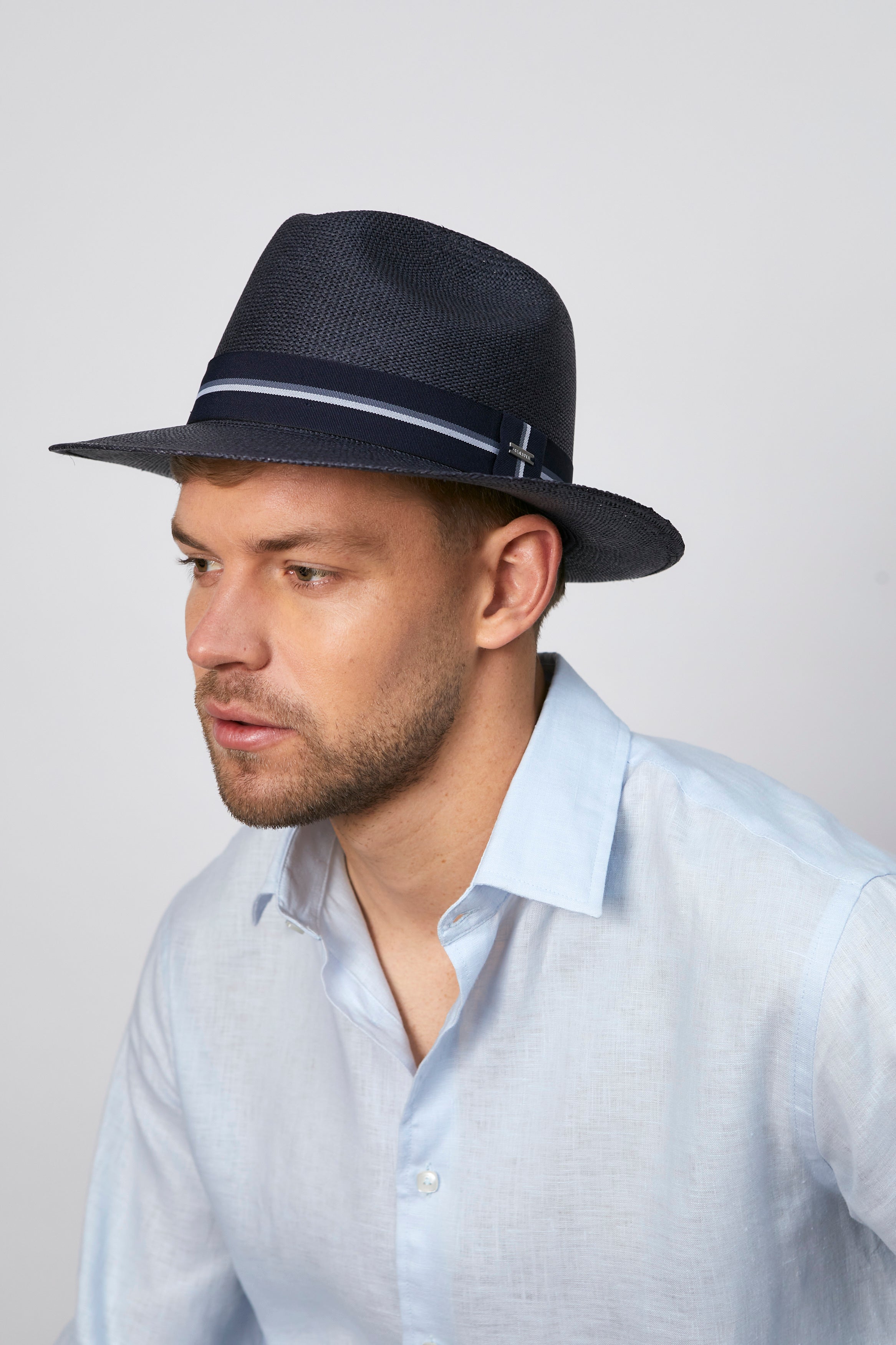 JUNO - Fedora clásico ala corta