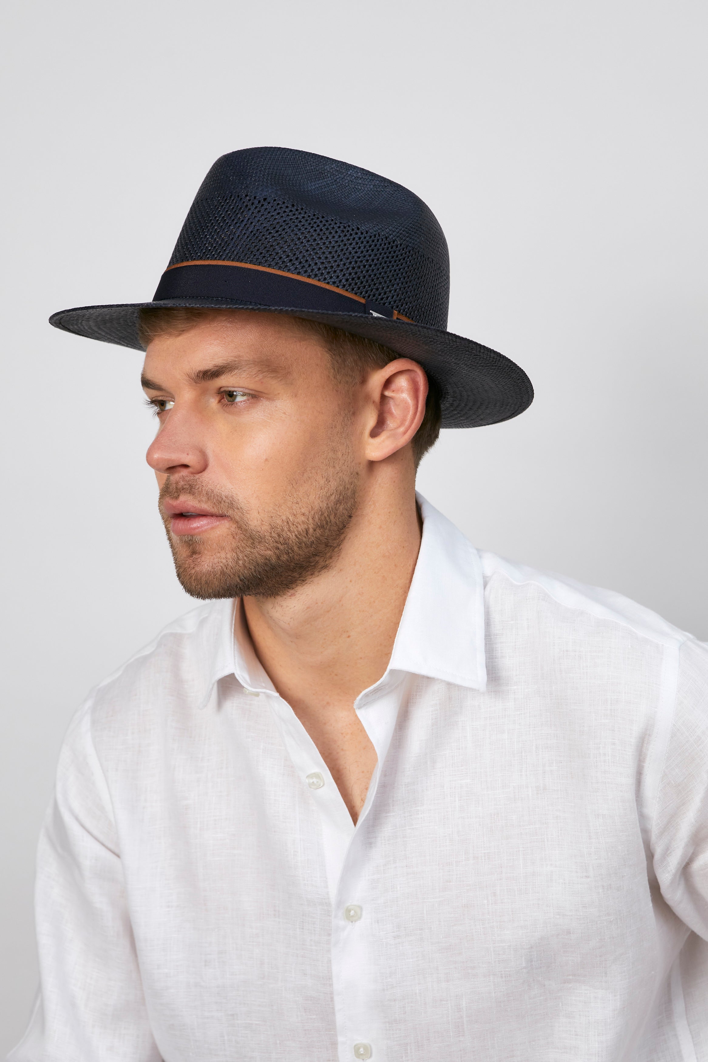 NOVA - Fedora calado ala corta