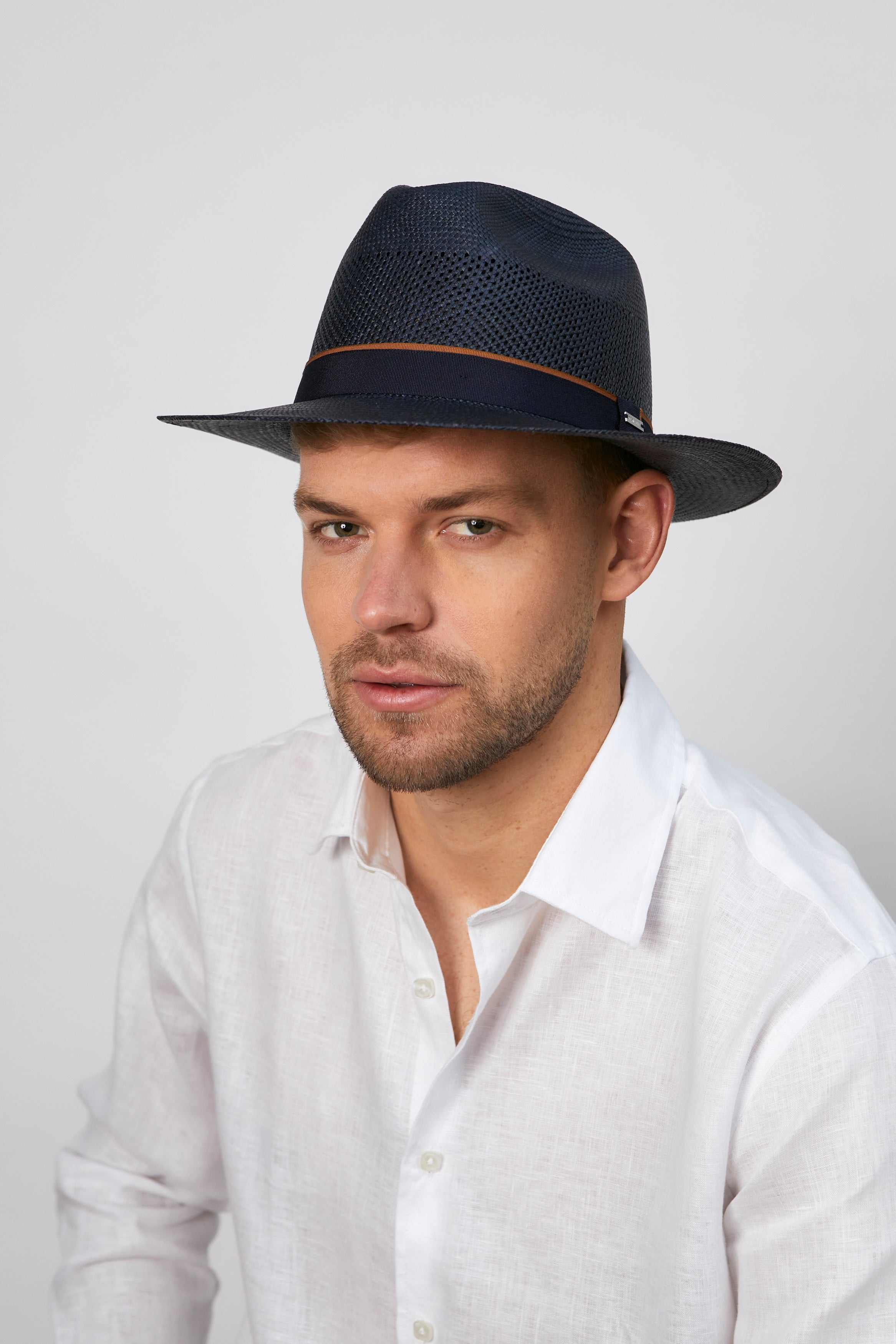 NOVA - Fedora calado ala corta