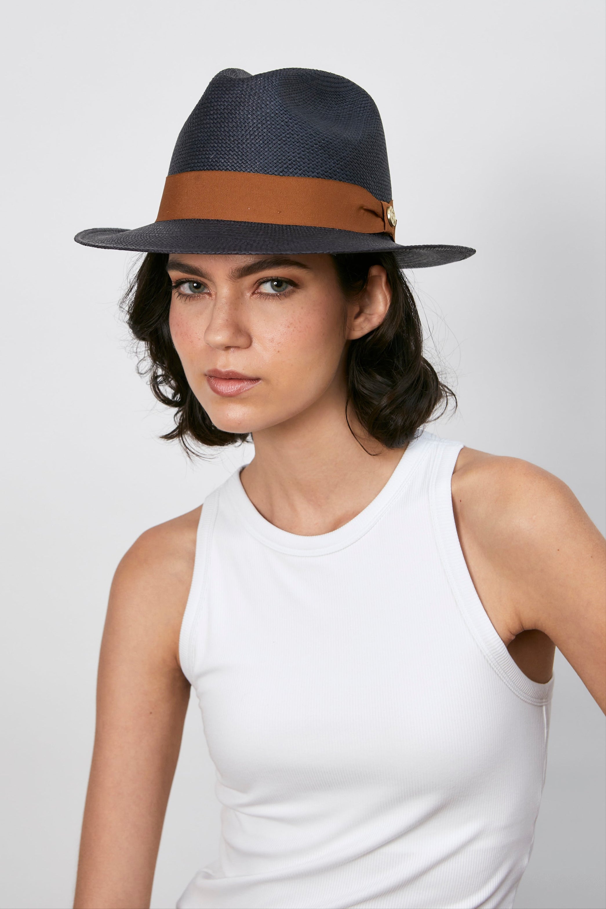 Agnes - Fedora clásico ala corta