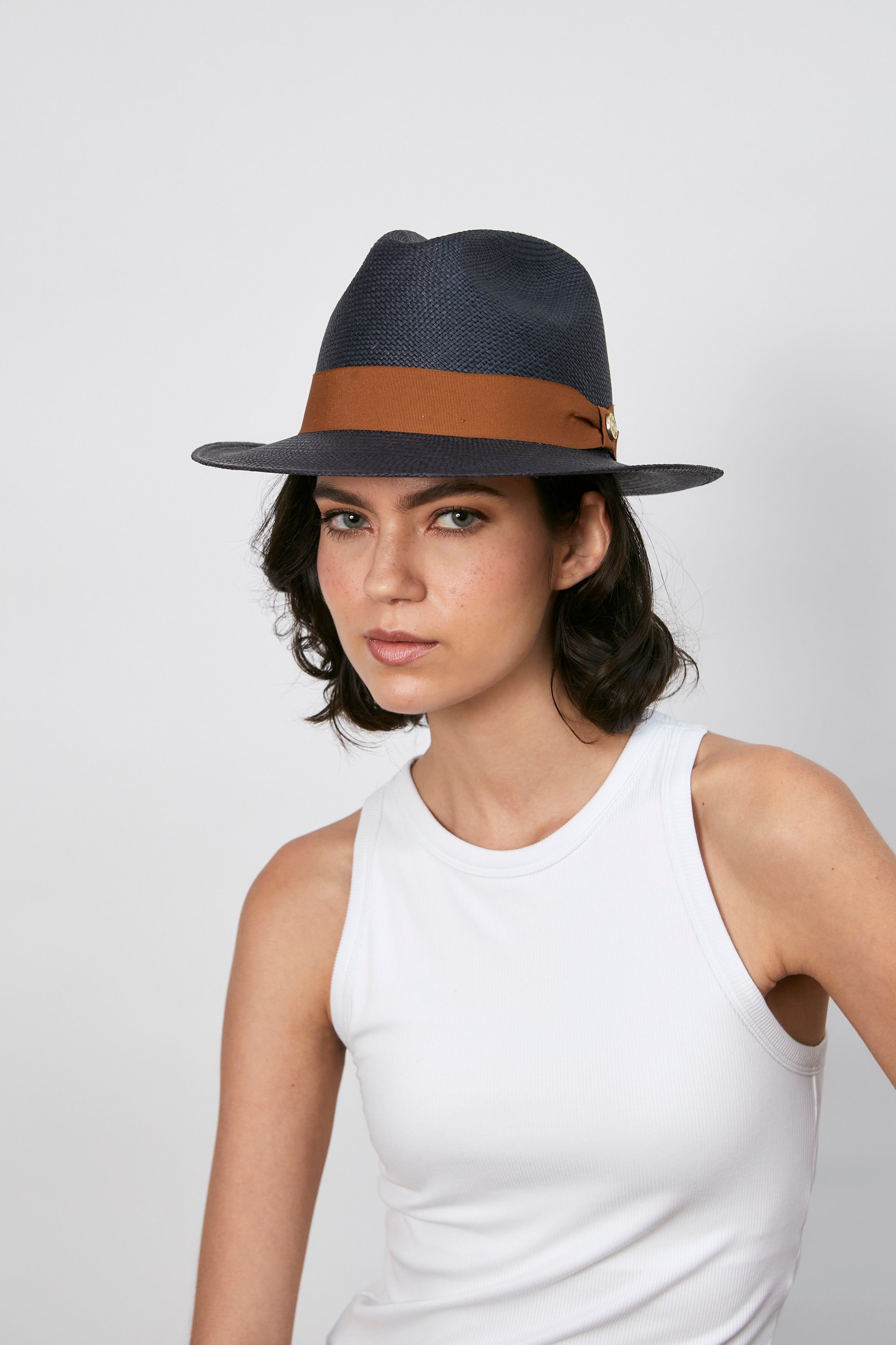 Agnes - Fedora clásico ala corta
