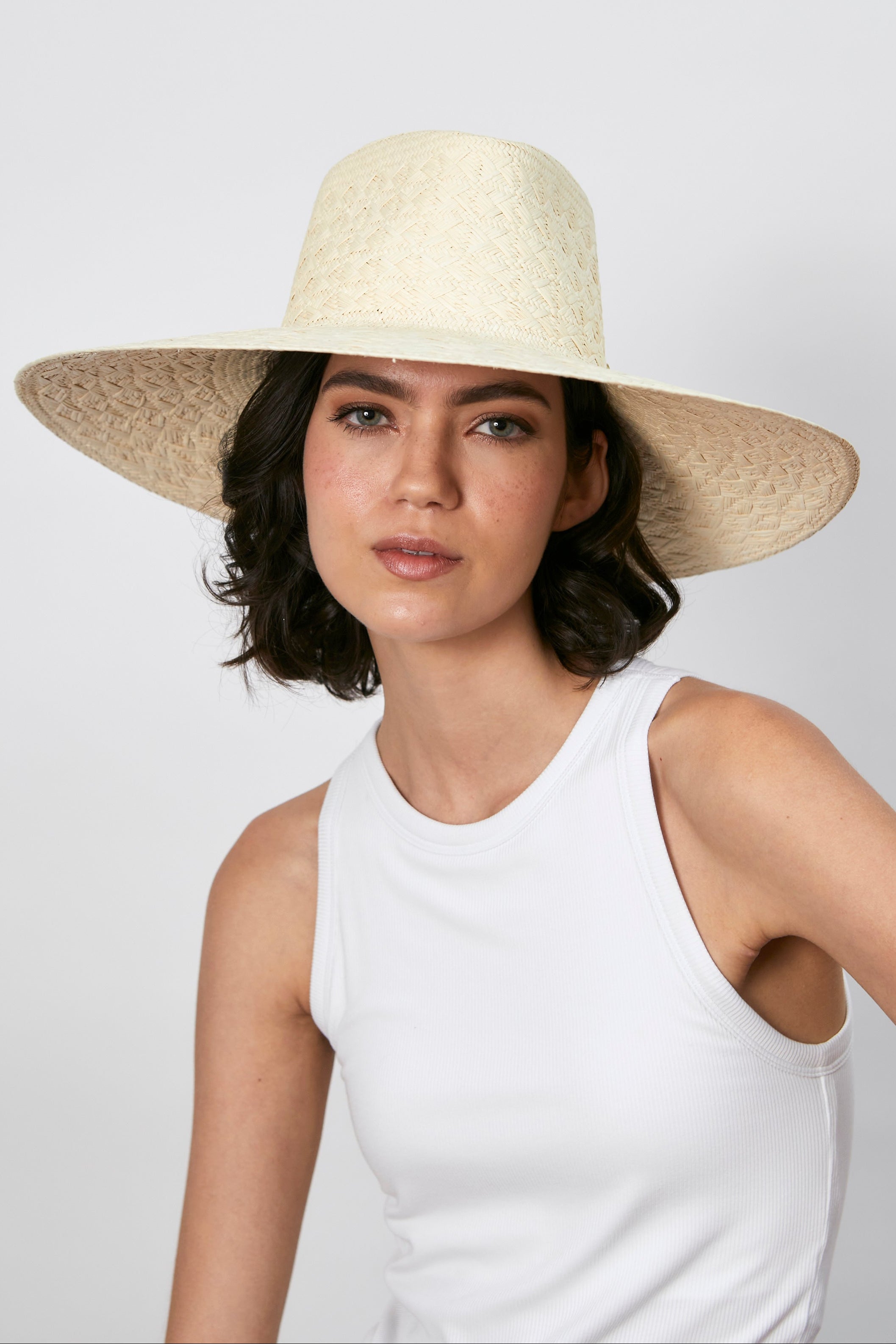 KENDRA - Ala ancha tejido trenzado