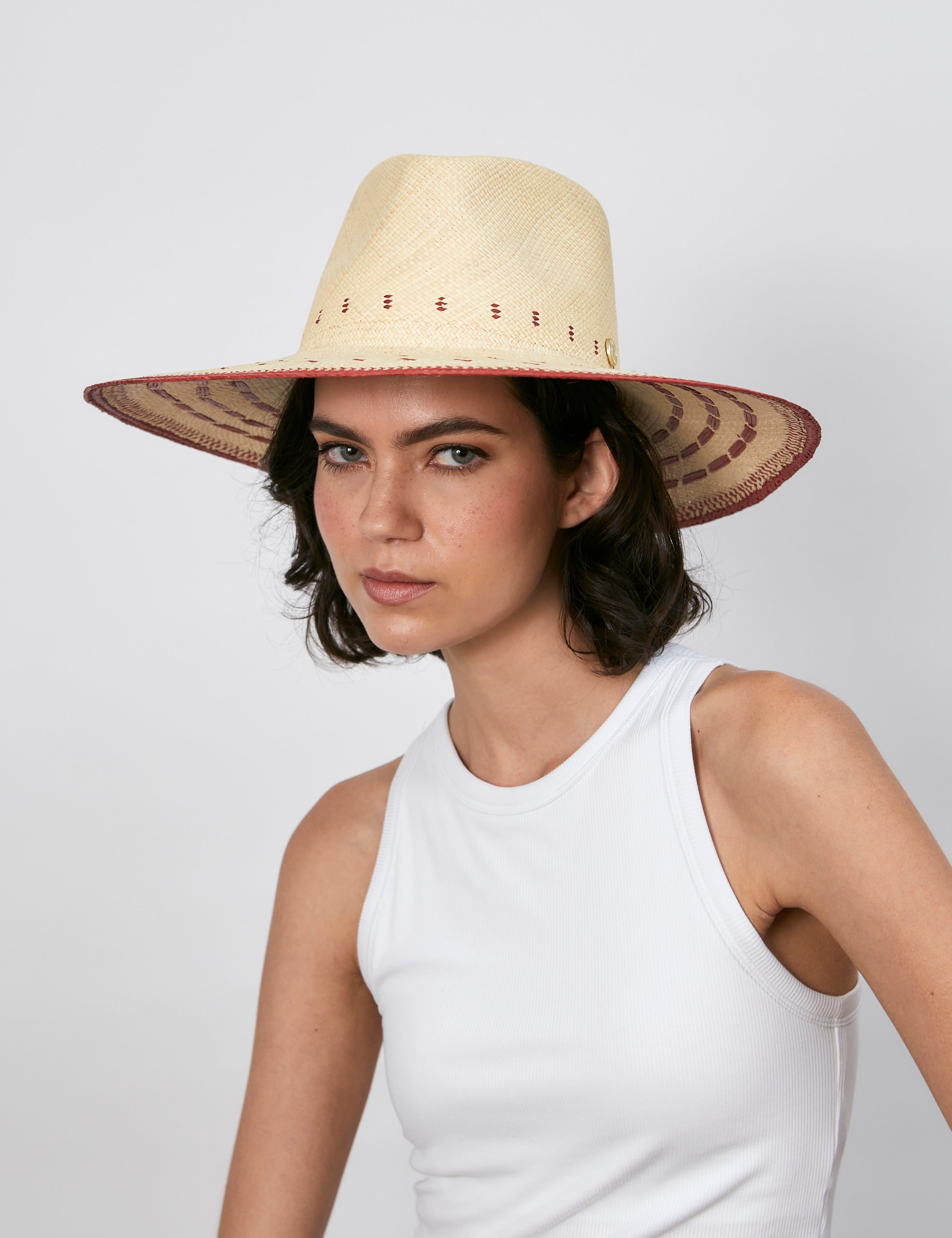 BenaviaSombreroMujer-KIRA2.jpg