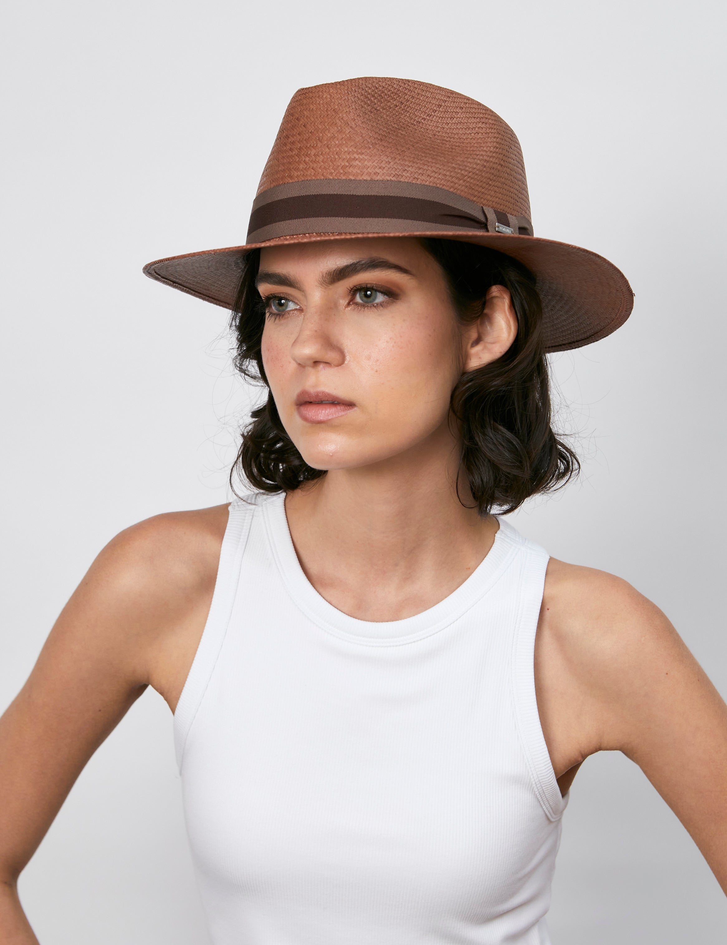 BenaviaSombreroMujer-KOA2.jpg