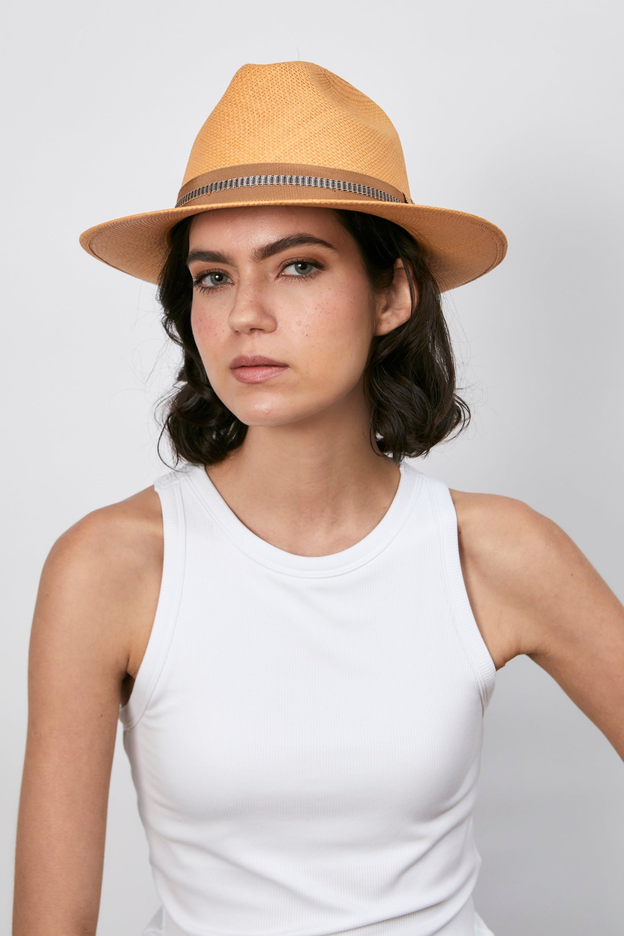 MAITE - Fedora clásico ala corta