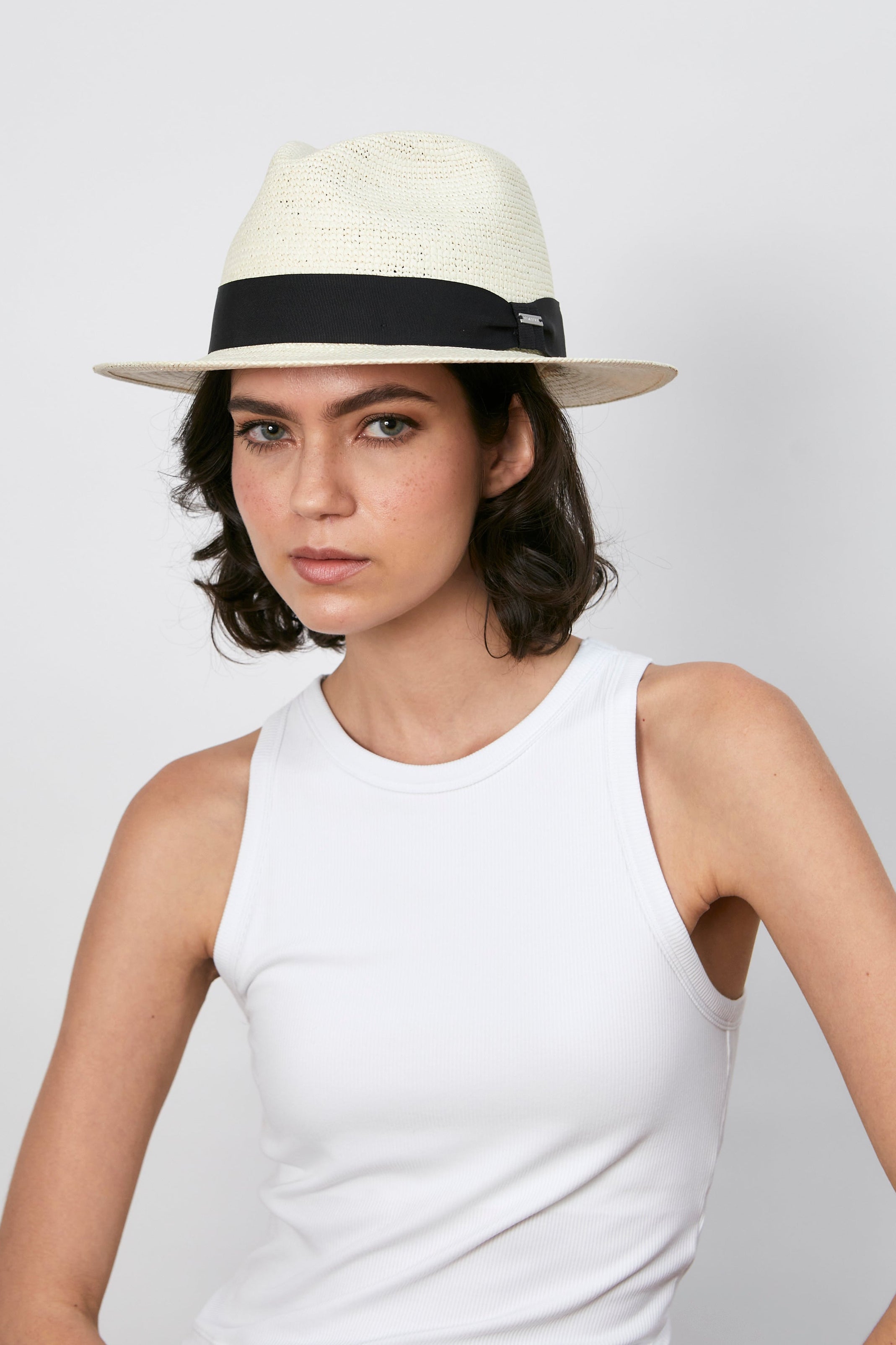 NOA - Fedora ala corta cabeza crochet
