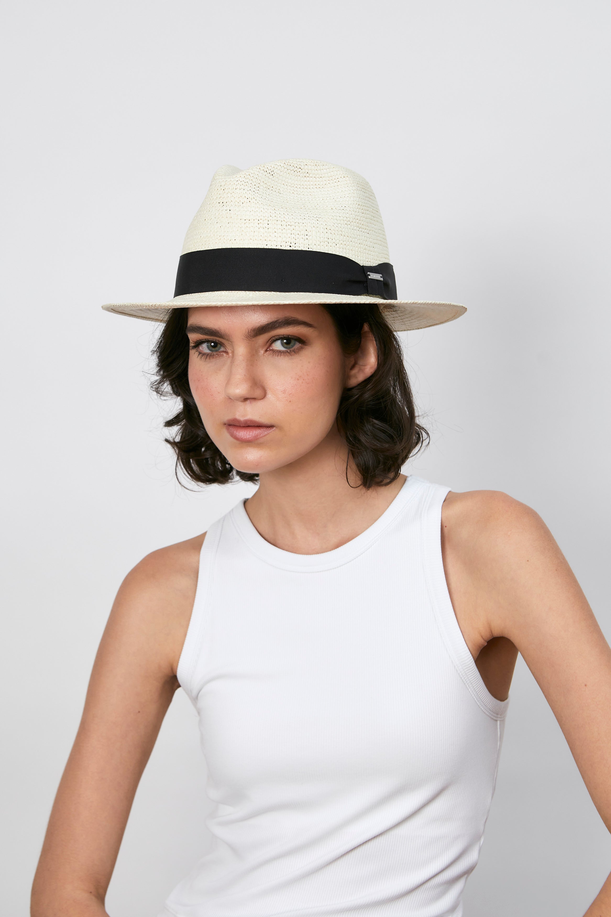 NOA - Fedora ala corta cabeza crochet