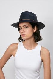 NOVA - Fedora calado ala corta