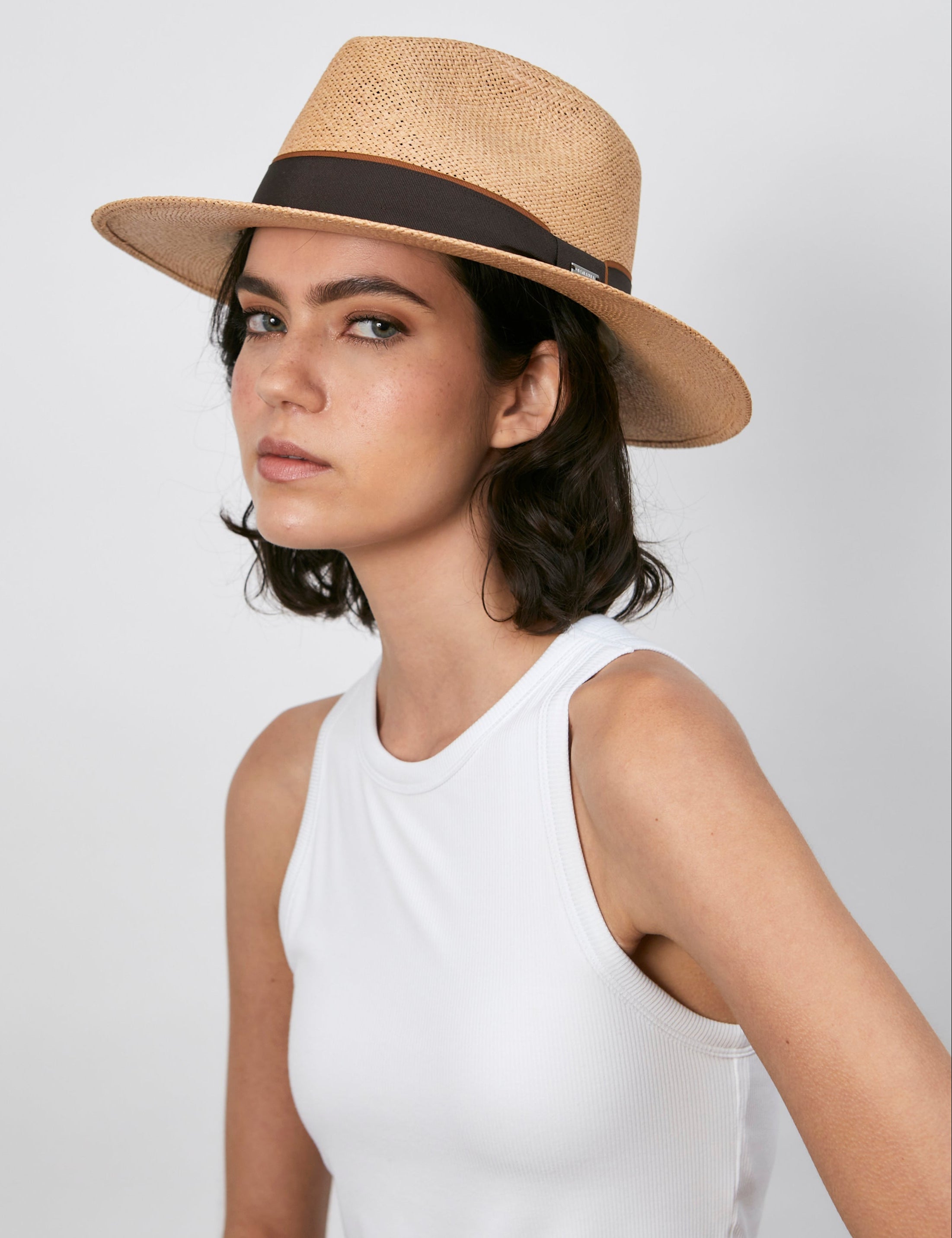 BenaviaSombreroMujer-OLLY2.jpg