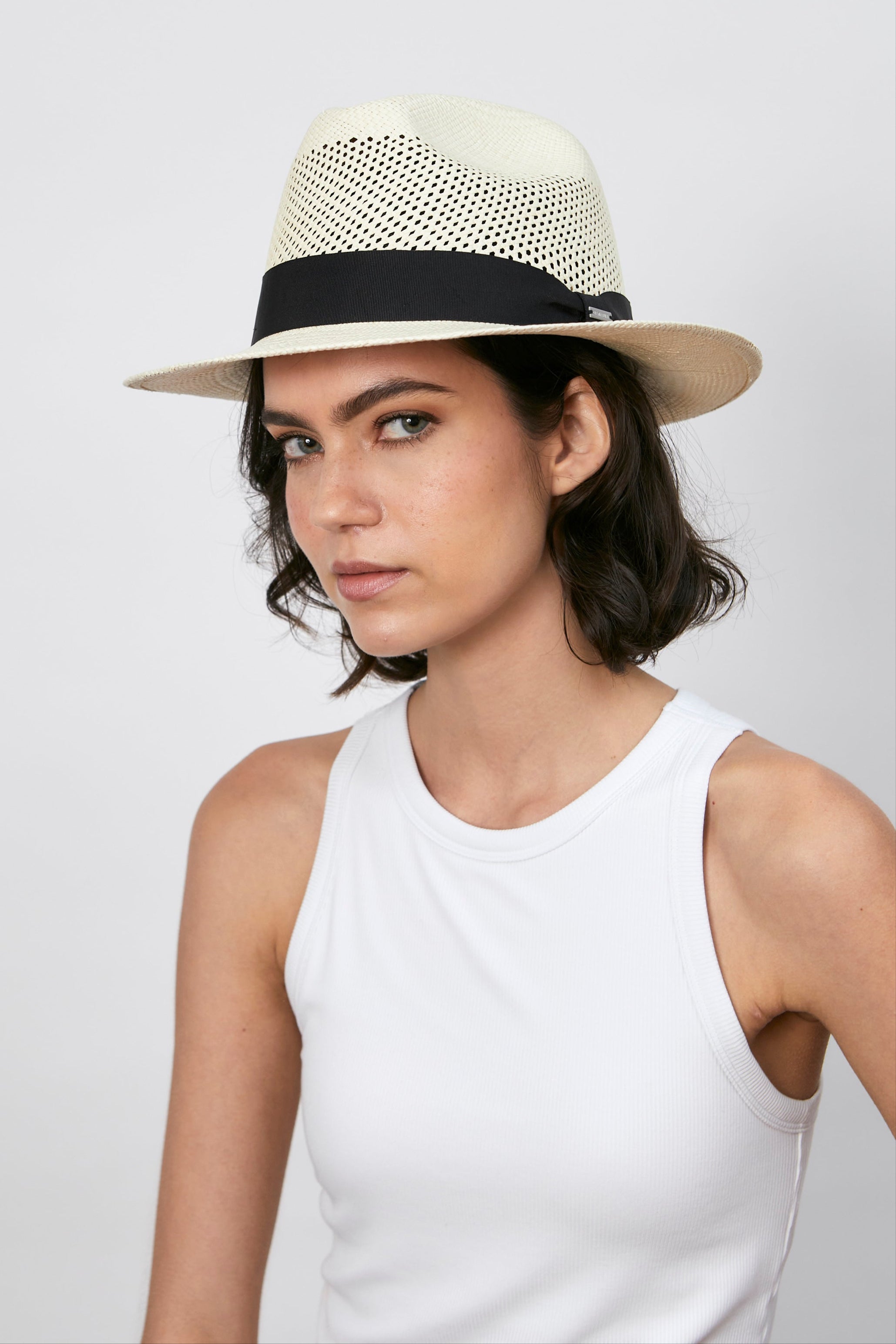RENE - Fedora calado Ala corta