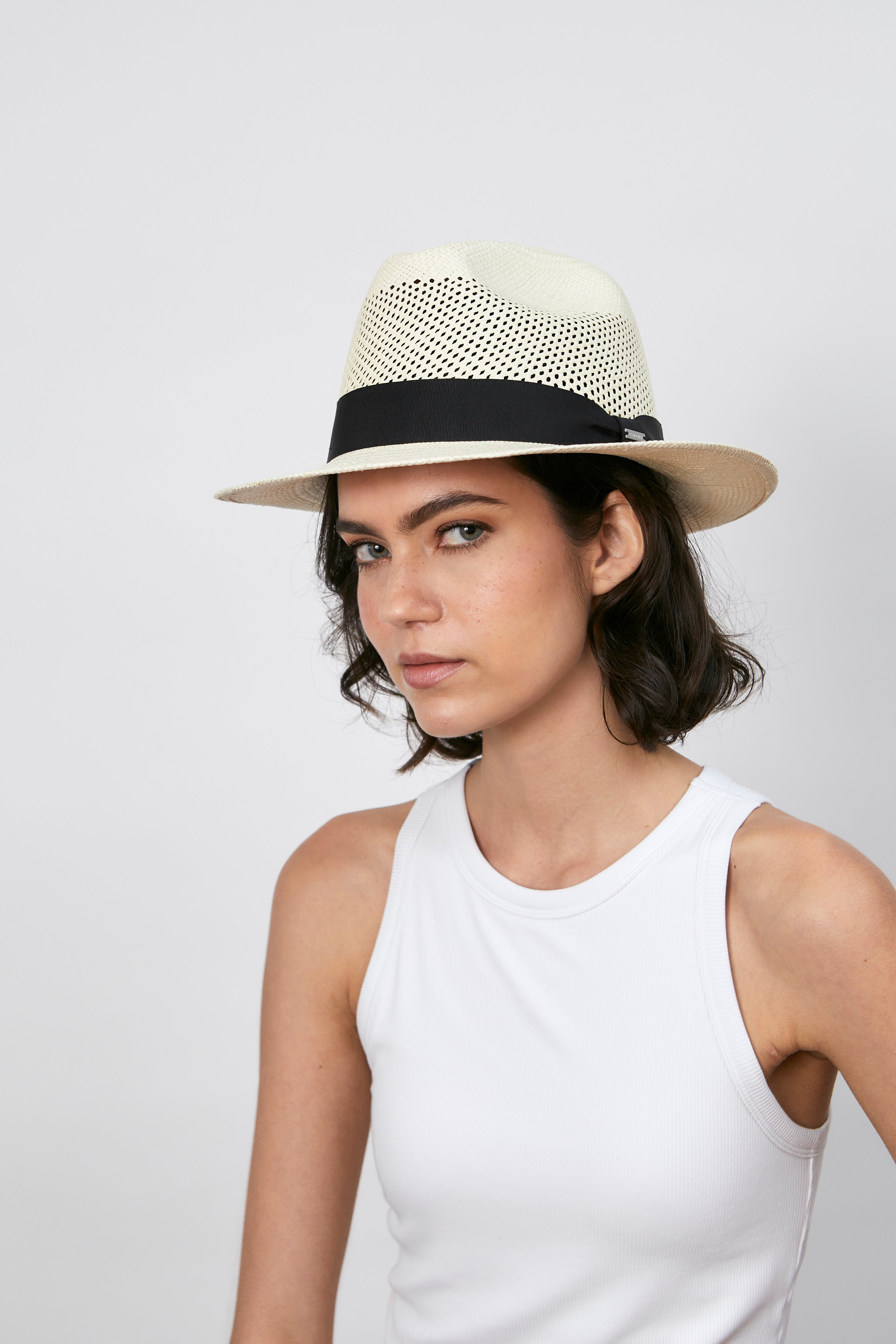 RENE - Fedora calado Ala corta