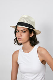RENE - Fedora calado Ala corta