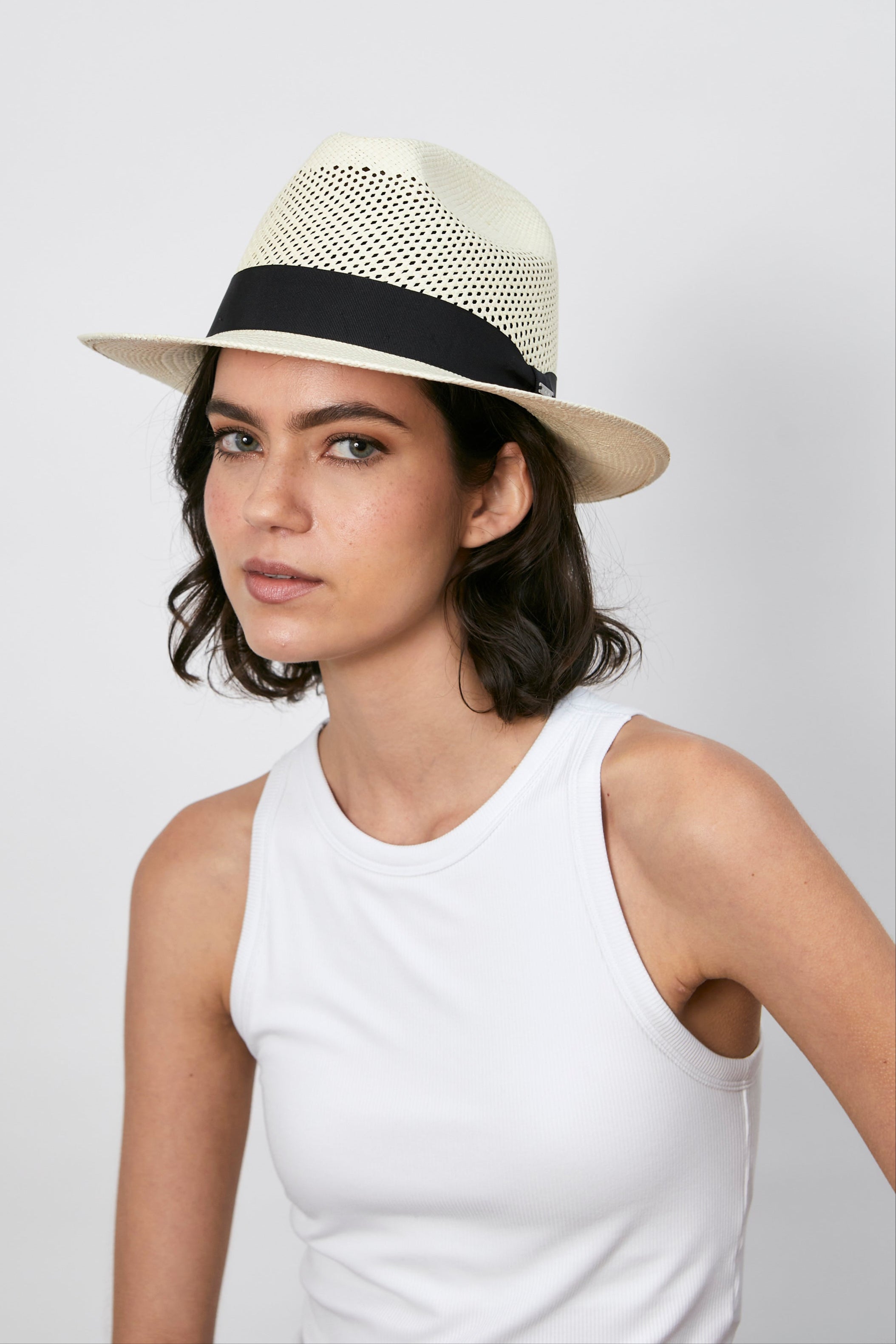 RENE - Fedora calado Ala corta