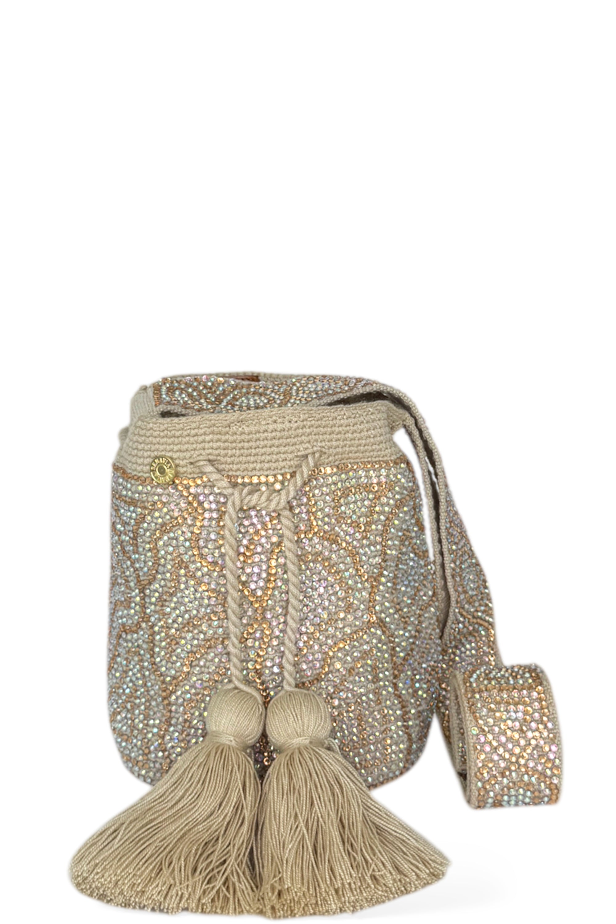 Cartera wayuu bag de algodón tejida a mano con aplicaciones de tela y brillos