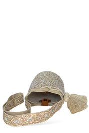 Cartera wayuu bag de algodón tejida a mano con aplicaciones de tela y brillos