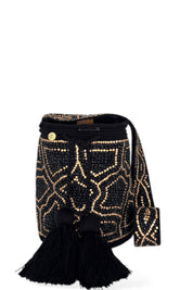 Cartera wayuu bag de algodón tejida a mano con aplicaciones de tela y brillos