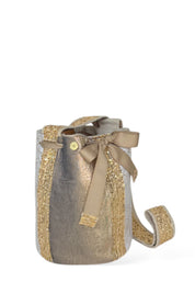 Cartera wayuu bag de algodón tejida a mano con aplicaciones de tela reciclada