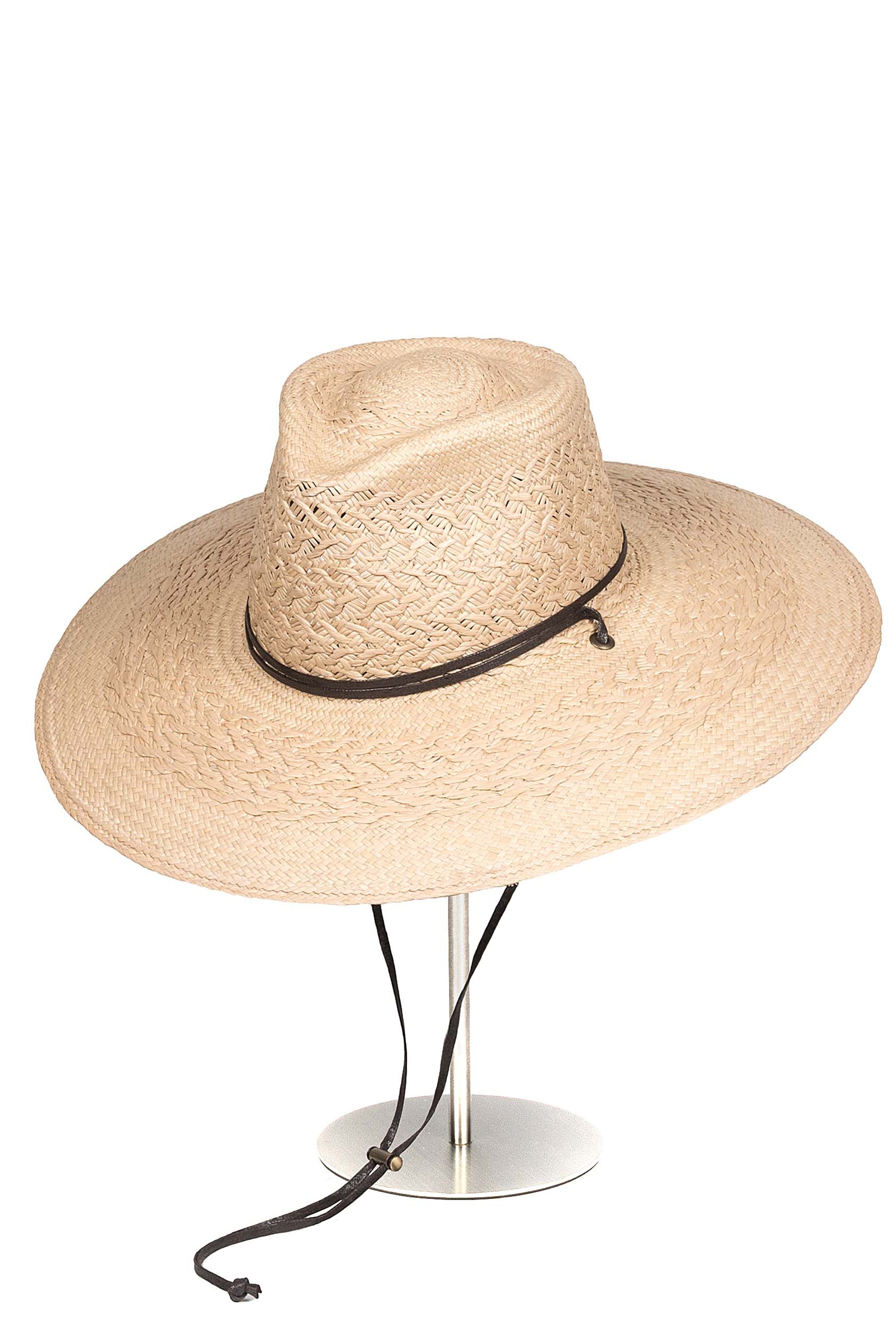 Sombrero de Paja Alba en color Arena. Hecho de 100% paja toquilla con un cintillo decorativo de cuero. Panama hat tejido a mano en Ecuador. Tamaño Regulable.
