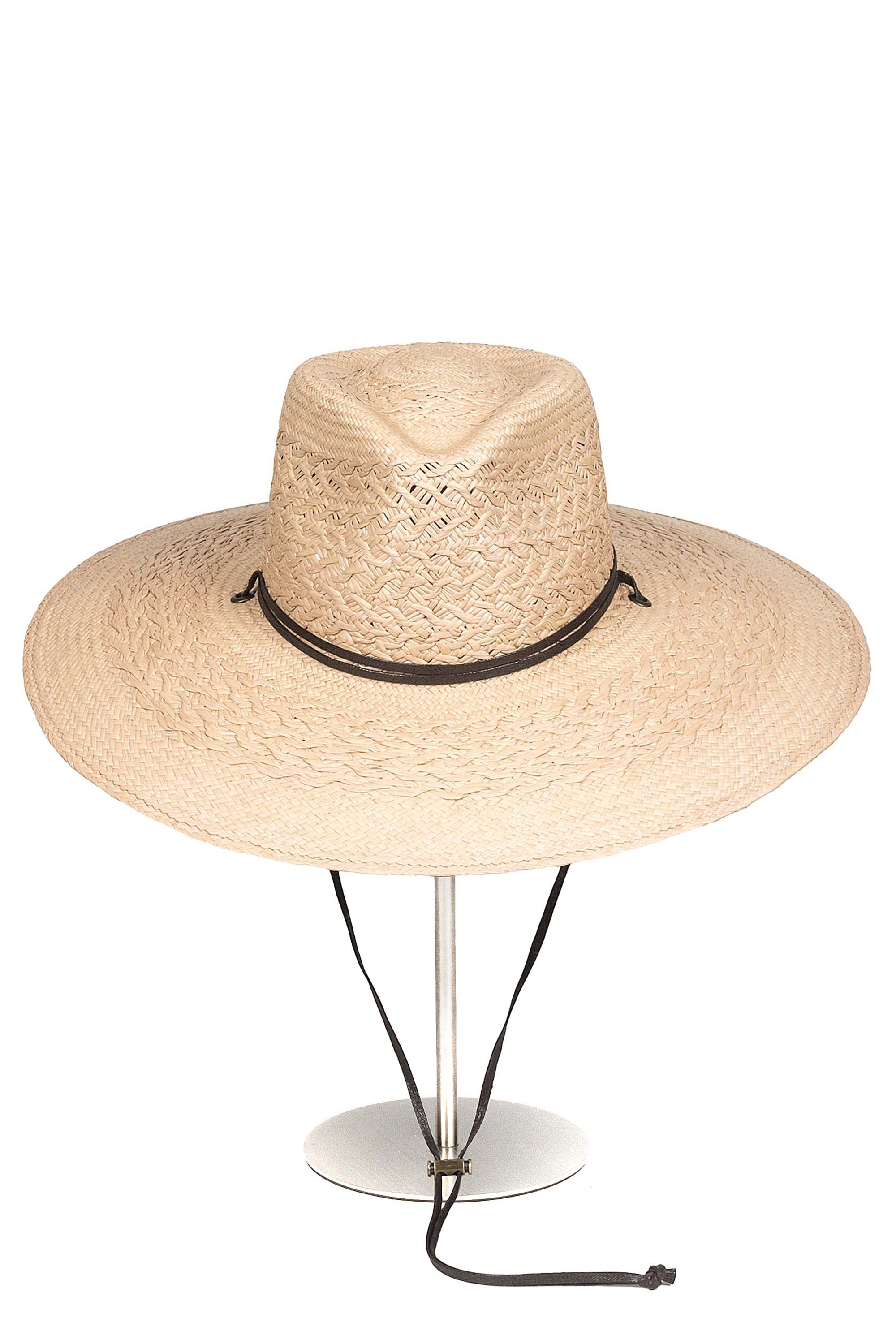 Sombrero de Paja Alba en color Arena. Hecho de 100% paja toquilla con un cintillo decorativo de cuero. Panama hat tejido a mano en Ecuador. Tamaño Regulable.