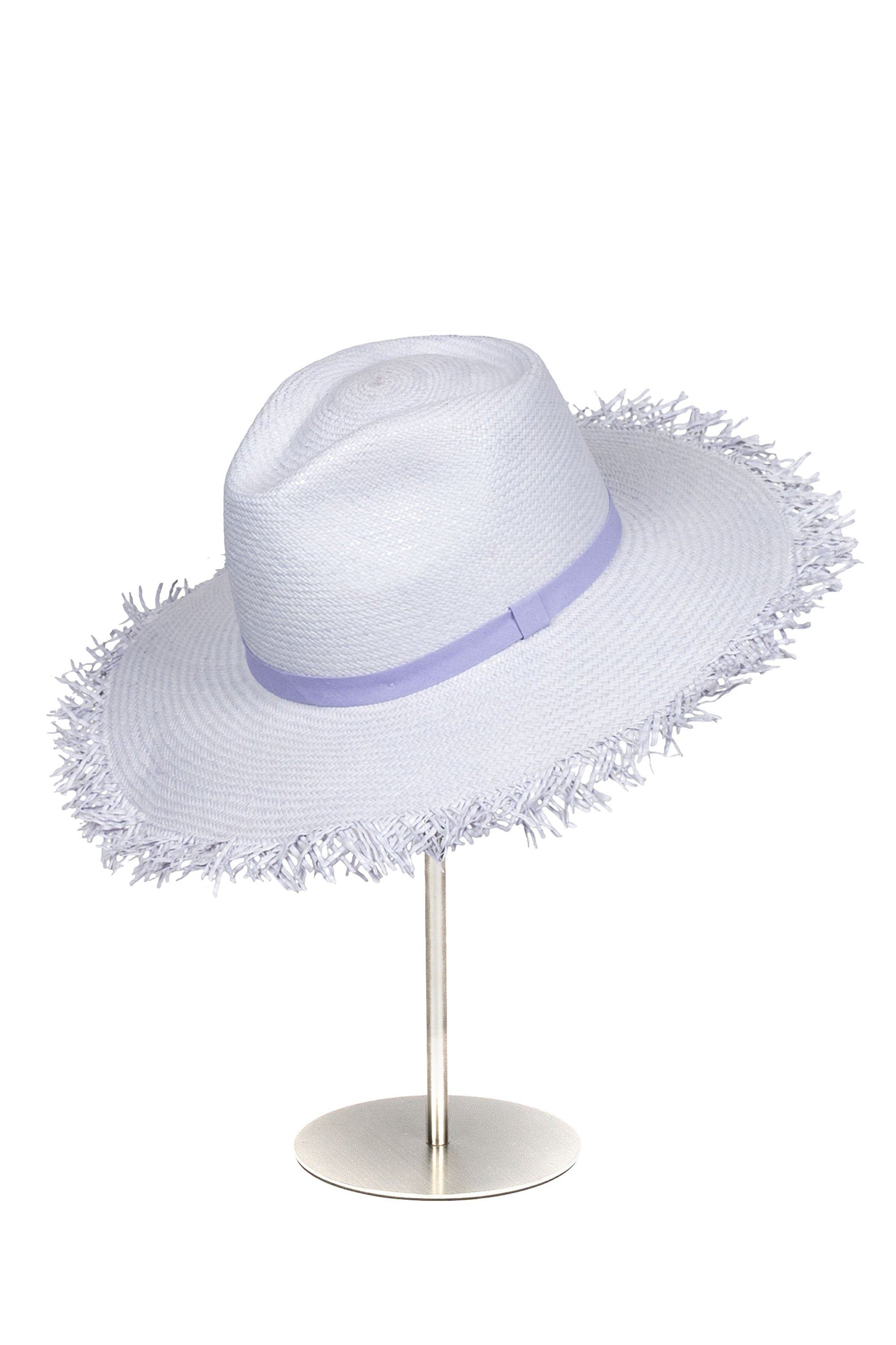 Sombrero de Paja Cameila. Hecho de 100% paja toquilla con un cintillo decorativo italiano. Panama hat tejido a mano en Ecuador. Tamaño Regulable.
