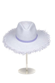 Sombrero de Paja Cameila. Hecho de 100% paja toquilla con un cintillo decorativo italiano. Panama hat tejido a mano en Ecuador. Tamaño Regulable.