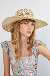 Sombrero de Paja Daniela. Hecho de 100% paja toquilla con un cintillo decorativo trenzado. Panama hat tejido a mano en Ecuador. Tamaño Regulable.