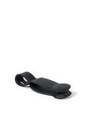 Clip porta sombrero ideal para viajes, redondo en color negro. Hecho de Silicona.