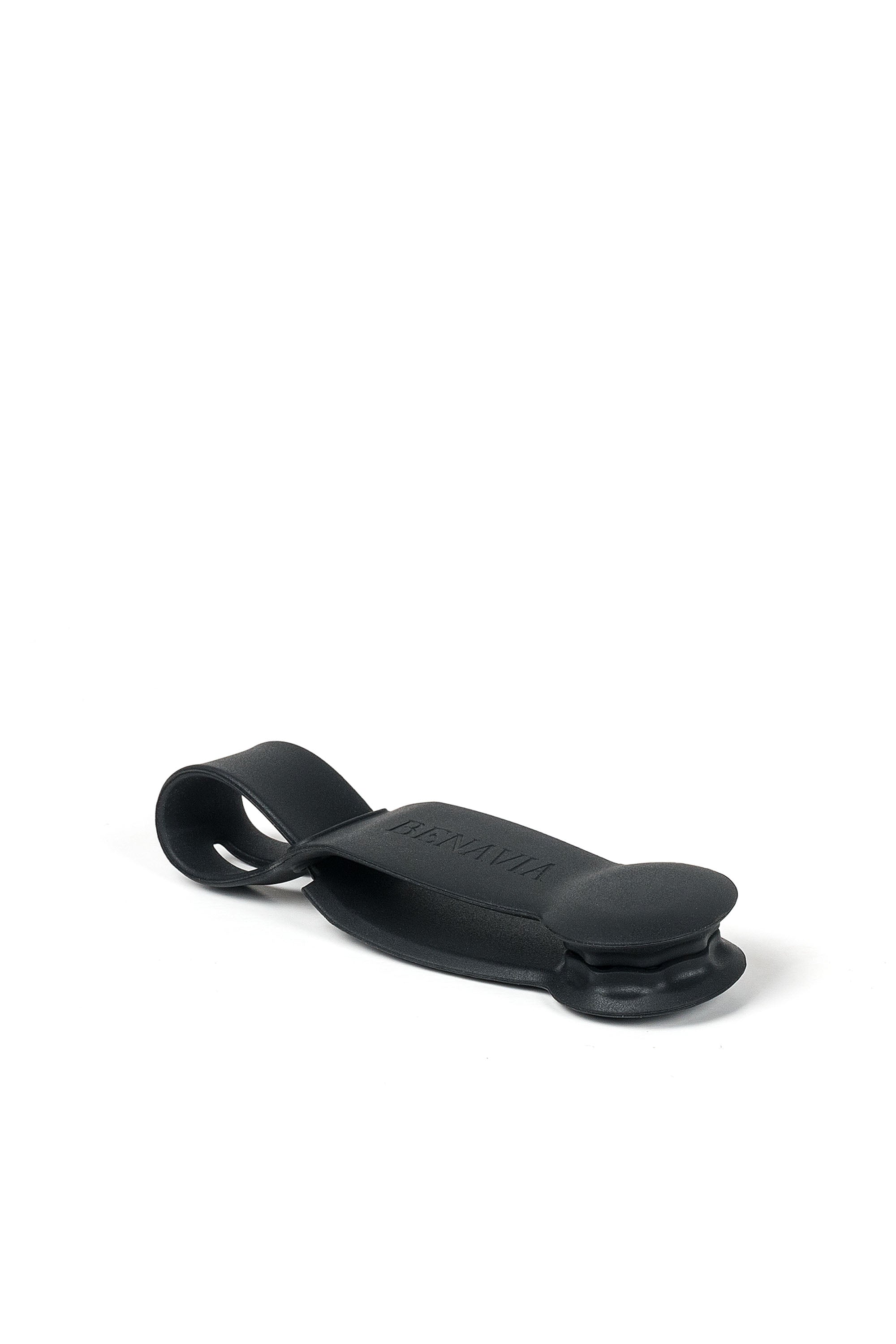 Clip porta sombrero ideal para viajes, redondo en color negro. Hecho de Silicona.