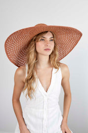 Sombrero de Paja Matilde. Hecho de 100% paja toquilla. Panama hat tejido a mano en Ecuador. Tamaño Regulable.