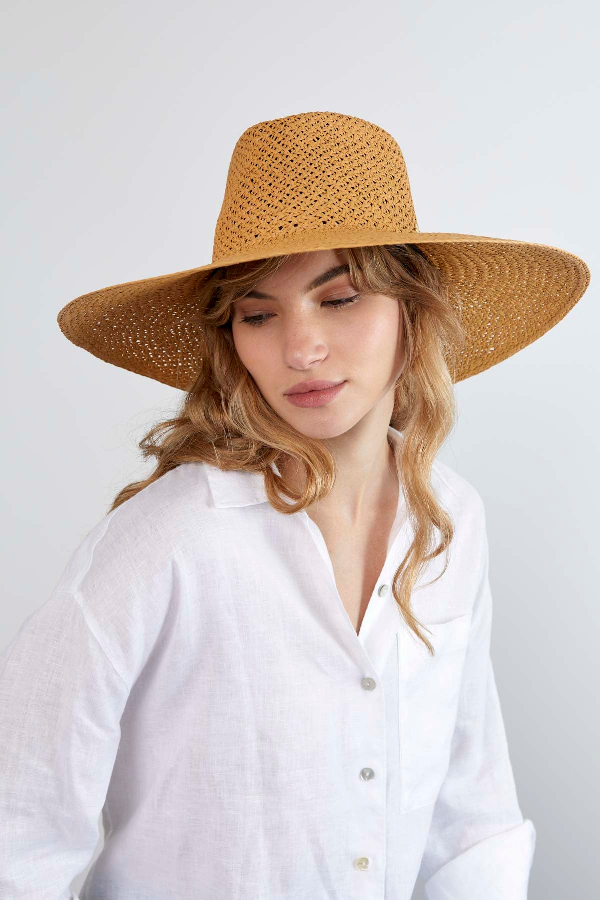 Sombrero de Paja Pascal. Hecho de 100% paja toquilla. Panama hat tejido a mano en Ecuador. Tamaño Regulable.