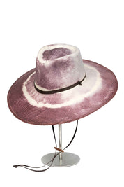 Sombrero de Paja Renata. Hecho de 100% paja toquilla con un cintillo decorativo de cuero. Panama hat tejido a mano en Ecuador. Tamaño Regulable.