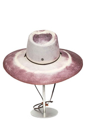 Sombrero de Paja Renata. Hecho de 100% paja toquilla con un cintillo decorativo de cuero. Panama hat tejido a mano en Ecuador. Tamaño Regulable.