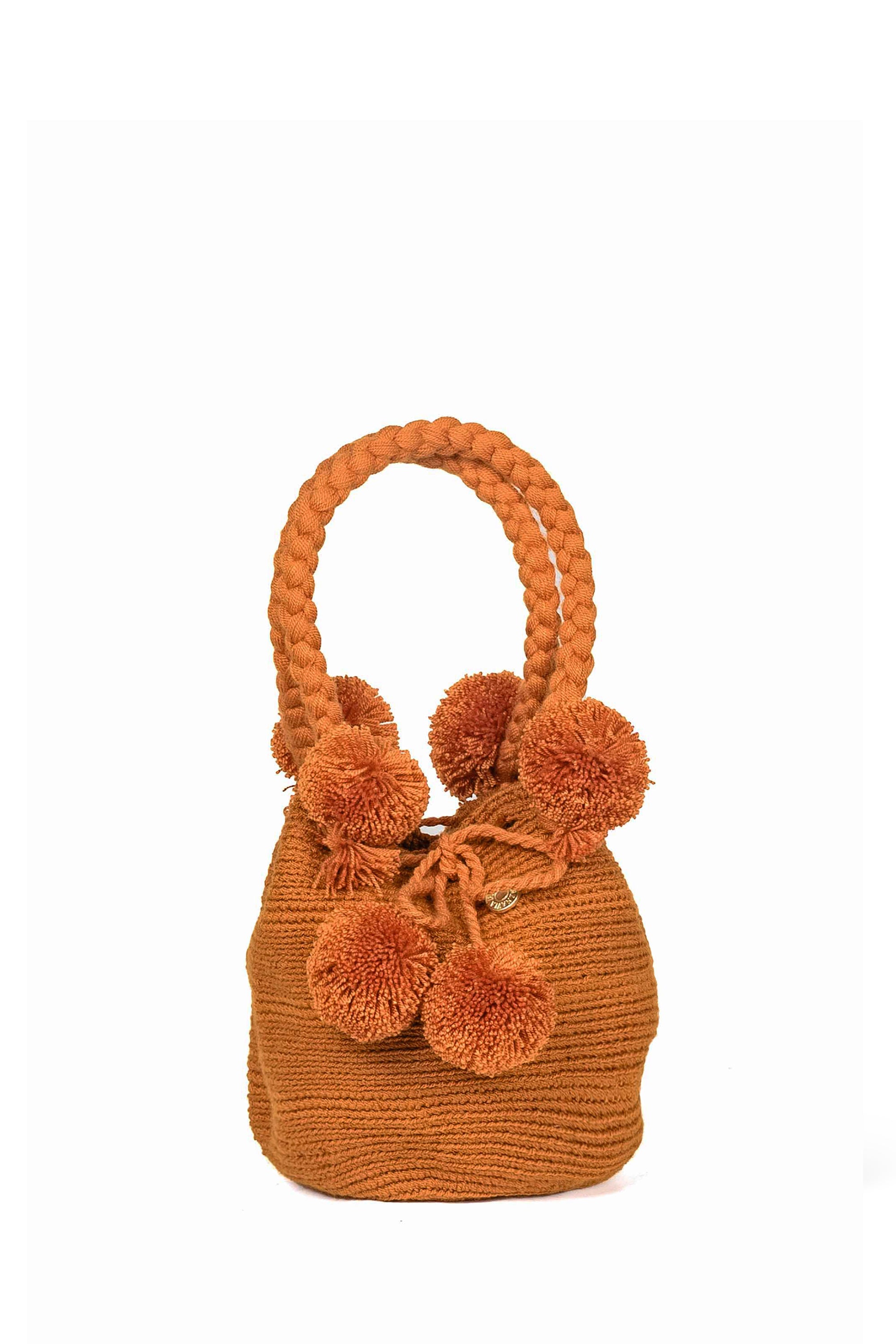 Wayuu Bag Noelia en color Terracota, de material algodón. Hecho en Colombia.
