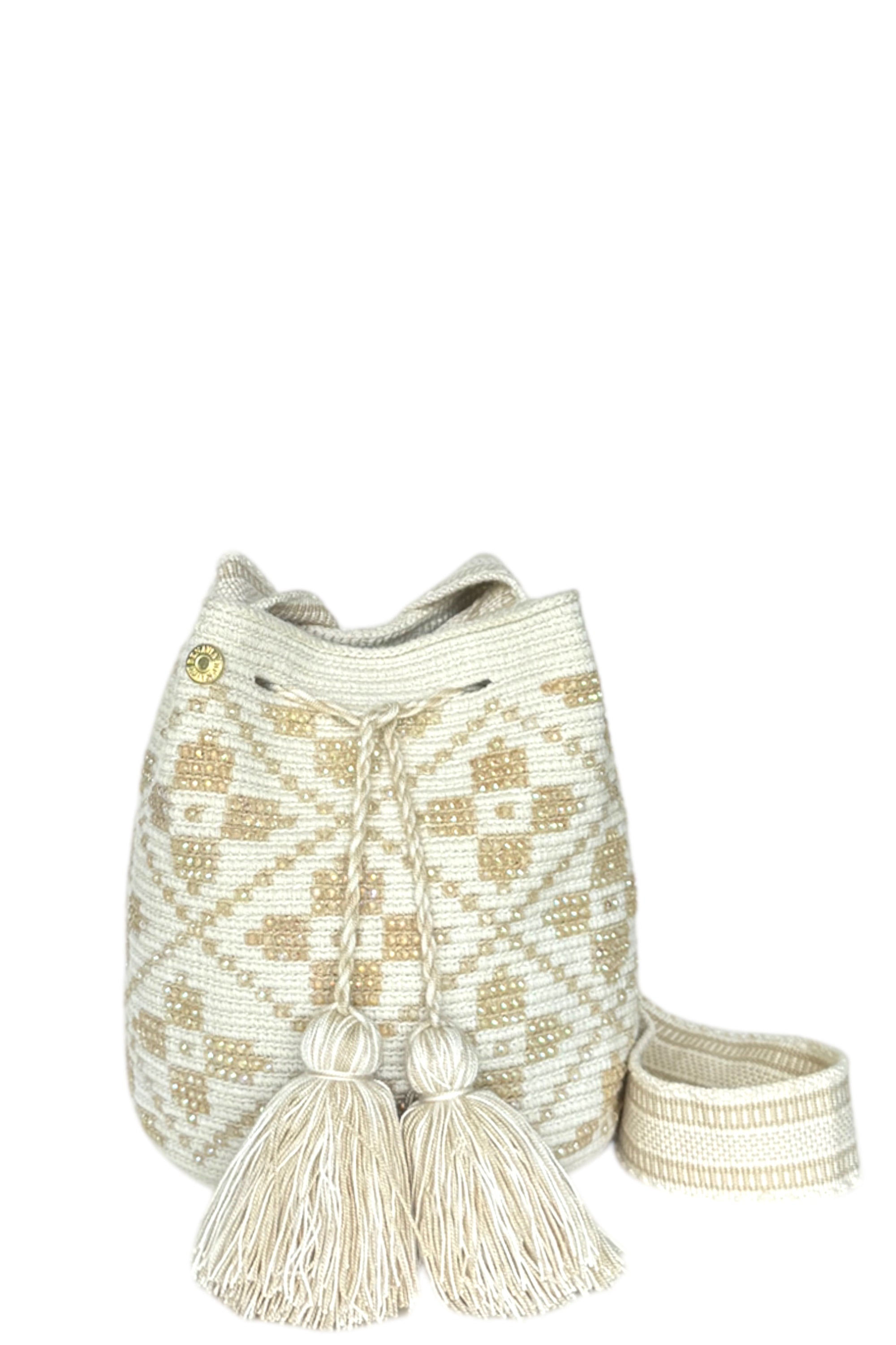 Wayuu Bag Patricia en color Nude. Hecha con materiales como con algodón, hilo de seda y piedras decorativas. Hecho en Colombia.